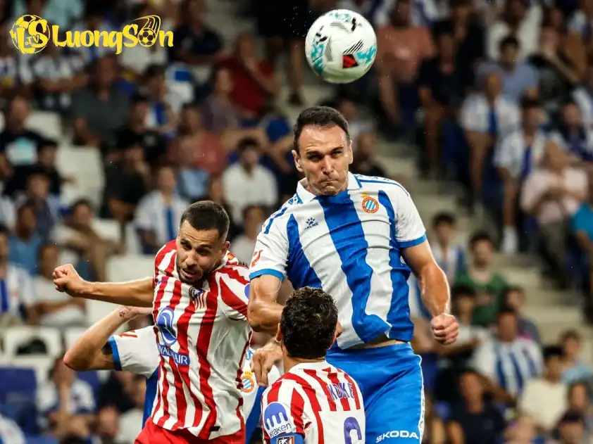 Espanyol (xanh) vừa có cú lội ngược dòng ấn tượng trước Atletico Madrid. (Ảnh: Internet)