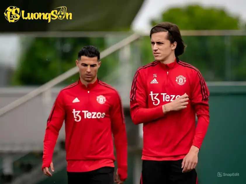 Alvaro Carreras đã từng có khoảng thời gian ở MU nhưng không thành công (Ảnh: ESPN)