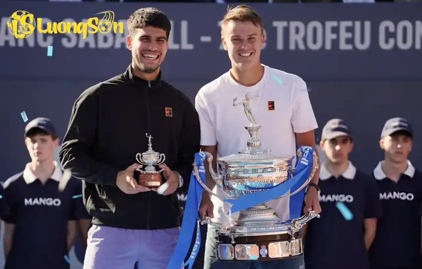 Holger Rune từng đánh bại Carlos Alcaraz để đăng quang Barcelona Open năm nay.