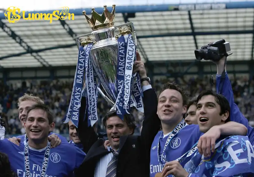 Mourinho giúp Chelsea trở thành một thế lực đáng gờm tại Ngoại hạng Anh