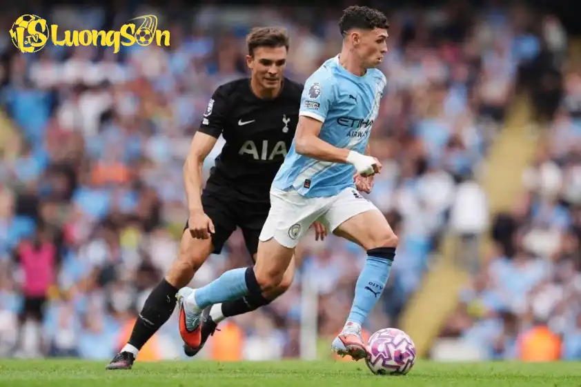 Pep Guardiola khao khát Phil Foden tìm lại niềm vui chơi bóng (Ảnh: The Independent).